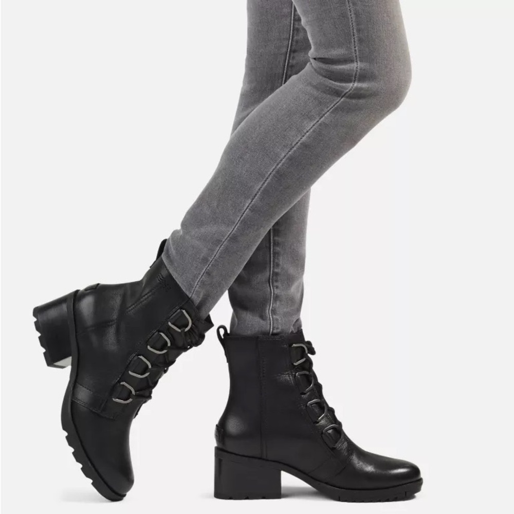 Sorel Cate Lace Up Bootie- Black Leather Women’s Size 8.  Worn twice, Beautiful!